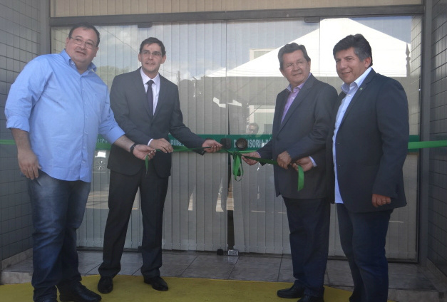 Defensoria Pública inaugura novas instalações em Amambai E/D: Vice-prefeito de Amambai, Edinaldo Luiz Bandeira; defensor geral em Mato Grosso do Sul, Dr. Luciano Montalli e os deputados estauduais Onevan de Matos e Lídio Lopes / Foto: Moreira Produções