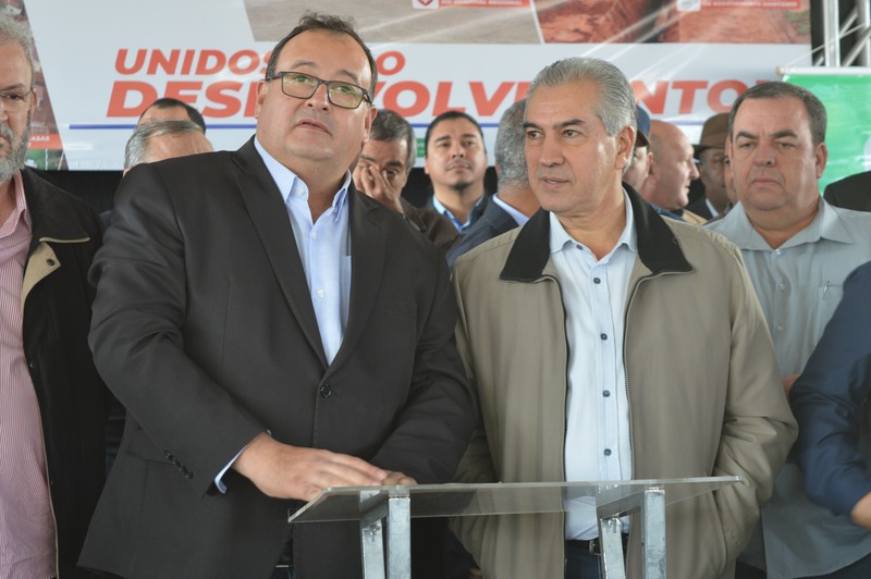 Prefeito de Amambai, Dr.Bandeira ao lado do governador de MS, Reinaldo Azambuja, ambos do PSDB / Foto: Moreira Produções