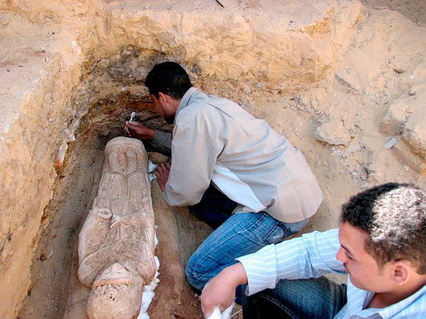 Arqueólogos descobrem no Egito cemitério da época anterior a Cristo