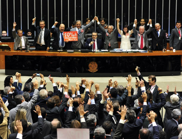 3.jun.2014 - Deputados aprovam texto final do PNE, que segue para sanção da presidente Dilma Rousseff