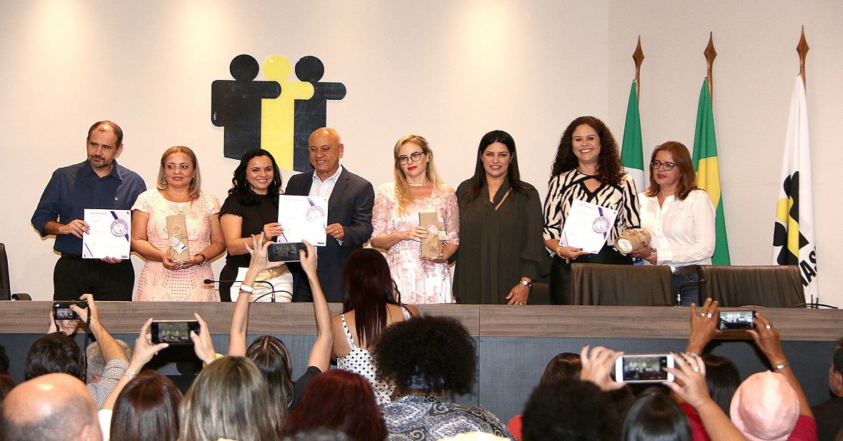 Nove municípios recebem o Selo Social Prefeitura Amiga da Mulher Nove municípios recebem o Selo Social Prefeitura Amiga da Mulher