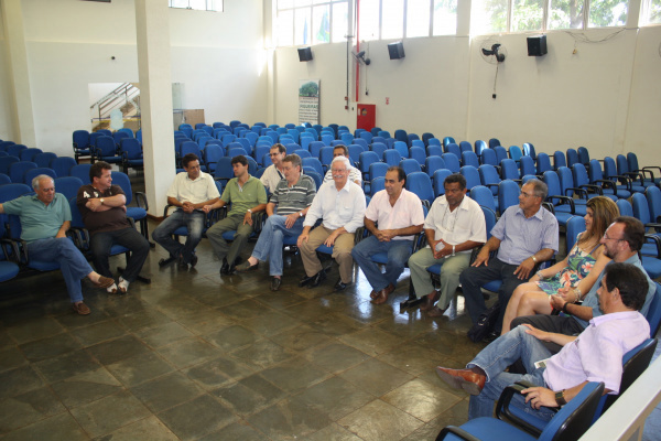 PMDB deve confirmar hoje aliança com DEM Membros do Diretório do PMDB devem decidir hoje pela aliança com Murilo Zauith. Foto: Hédio Fazan
