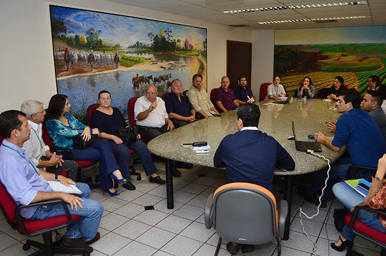 Representantes rurais discutem estratégias de captura coletiva dos javalis Encontro realizado na sede da Famasul discute soluções para o problema que atinge regiões produtoras do Estado / Foto: Assessoria