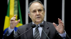 Senado aprova projeto que destina à educação dinheiro da corrupção Senador Cristovam Buarque (PPS-DF), autor da propostaFoto: Divulgação