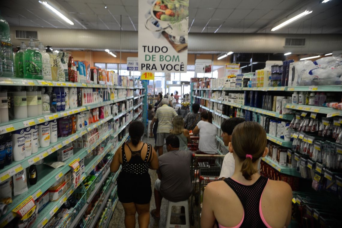 Inflação para famílias de baixa renda sobe 0,43% em julho Tânia Rêgo/Agência Brasil