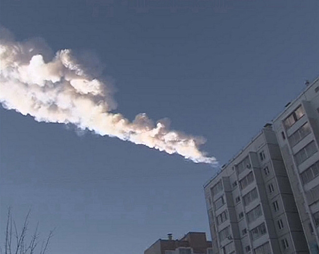 Chuva de meteoritos atinge a Rússia e pelo menos 400 pessoas ficam feridas