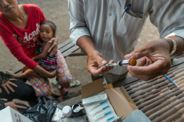 Vacinas fornecidas pelo Unicef chegam a metade das crianças no mundo Uma em cada cinco crianças com menos de cinco anos não recebe vacinas que salvam vidas por causa de sistemas de saúde fracos, pobreza e desigualdades sociais. Foto: Unicef/LlauradoFoto: Divulgação