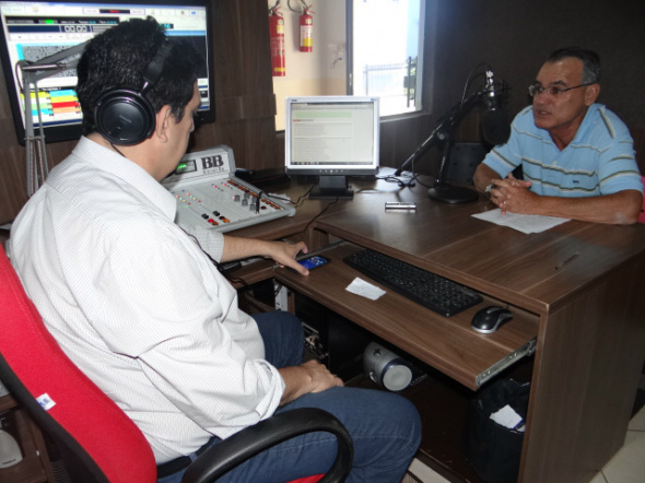 Anilson Prego: ouvir a população através do Orçamento Participativo Pré-candidato a prefeito de Amambai, Anilson Prego (PT), sendo entrevistado no programa Tribuna LivreFoto: Moreira Produções