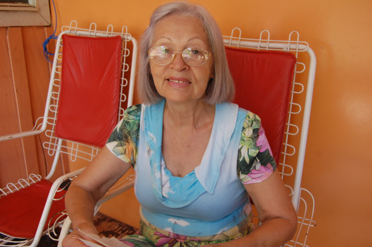 Maria Silvia afirma que as vezes pega suas memórias e relembra tudo o que passou, que hoje parece tão distante / Foto: Moreira Produções