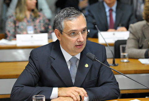 Pessoas com deficiência terão acesso facilitado a livros e a serviços bancários Senador Eduardo Amorim (PSC-SE)