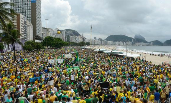 Sociedade está radicalizada e carece de fórum de discussão Sociedade está radicalizada e carece de fórum de discussão