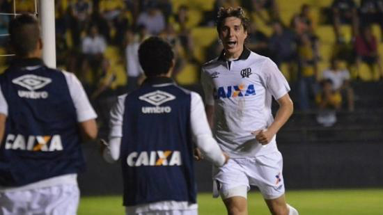 Com gol no final, Atlético-PR ganha do Criciúma fora de casa