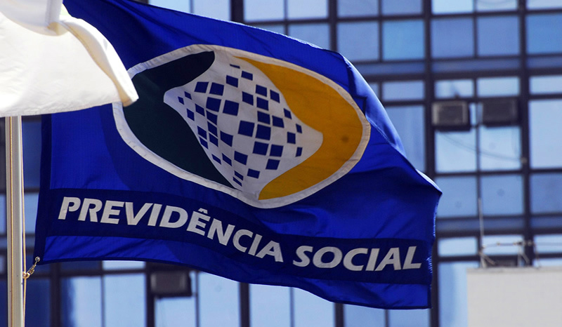 Entidades criticam método de reposição da greve do INSS Entidades criticam método de reposição da greve do INSS