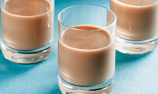 Como fazer Amarula em casa: receita bem mais barata do famoso licor cremoso