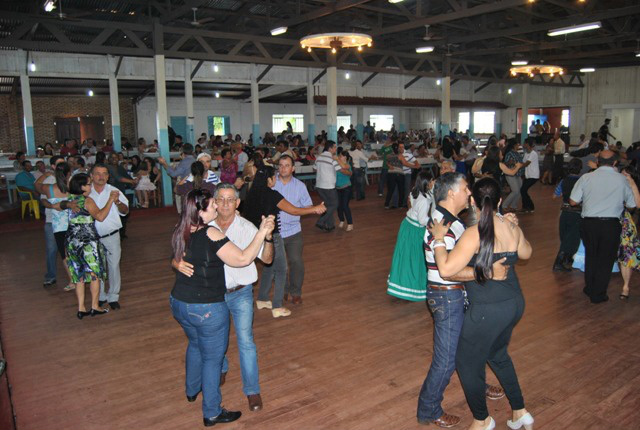 O Conjunto Postal do Sul, de Dourados, estará animando a festa. / Foto: Moreira Produções