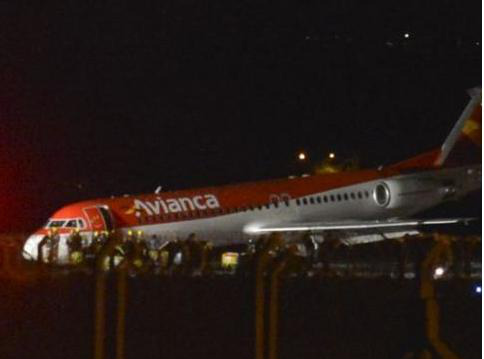 Avião da Avianca faz pouso de emergência em Brasília Brasília - Um avião da companhia Avianca fez um pouso forçado no Aeroporto de Brasília (José Cruz/Agência Brasil)