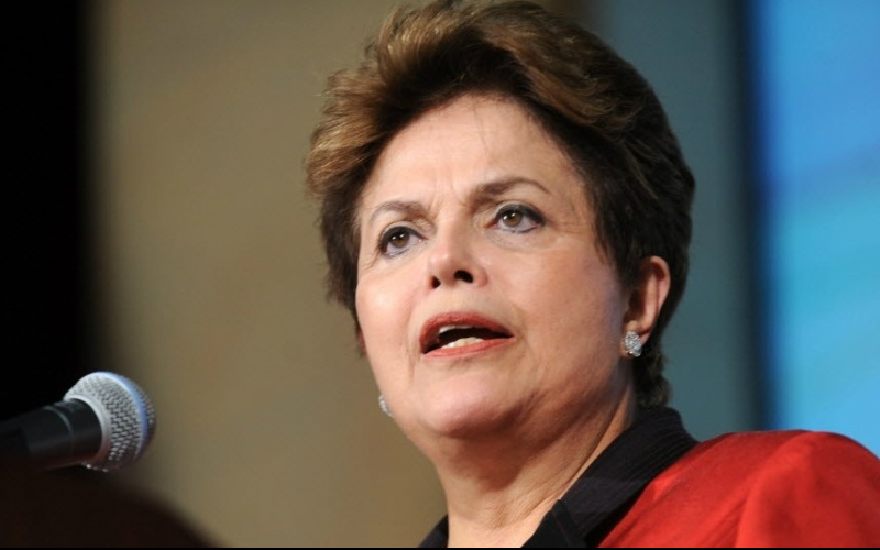 A presidenta confirmou o aumento do salário mínimo para R$ 724 em 2014, 6,78% a mais do que os R$ 678 atuais