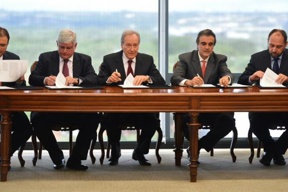Rodrigo Janot (MPF), Ricardo Lewandowisk (Supremo), José Eduardo Cardozo (Justiça) e Luís Inácio Adams (AGU) assinam  acordo de cooperação com outros órgãos de governo e da sociedade civil para fortalecer medidas de combate à corrupção e à impunidade / José Cruz/Agência Brasil