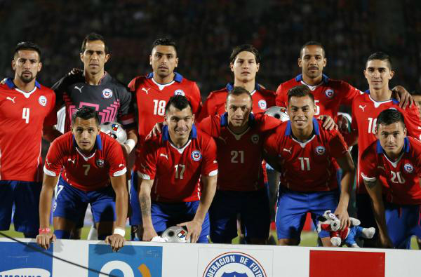Chile derrota Irlanda do Norte por 2-0, com volta surpresa de Arturo Vidal