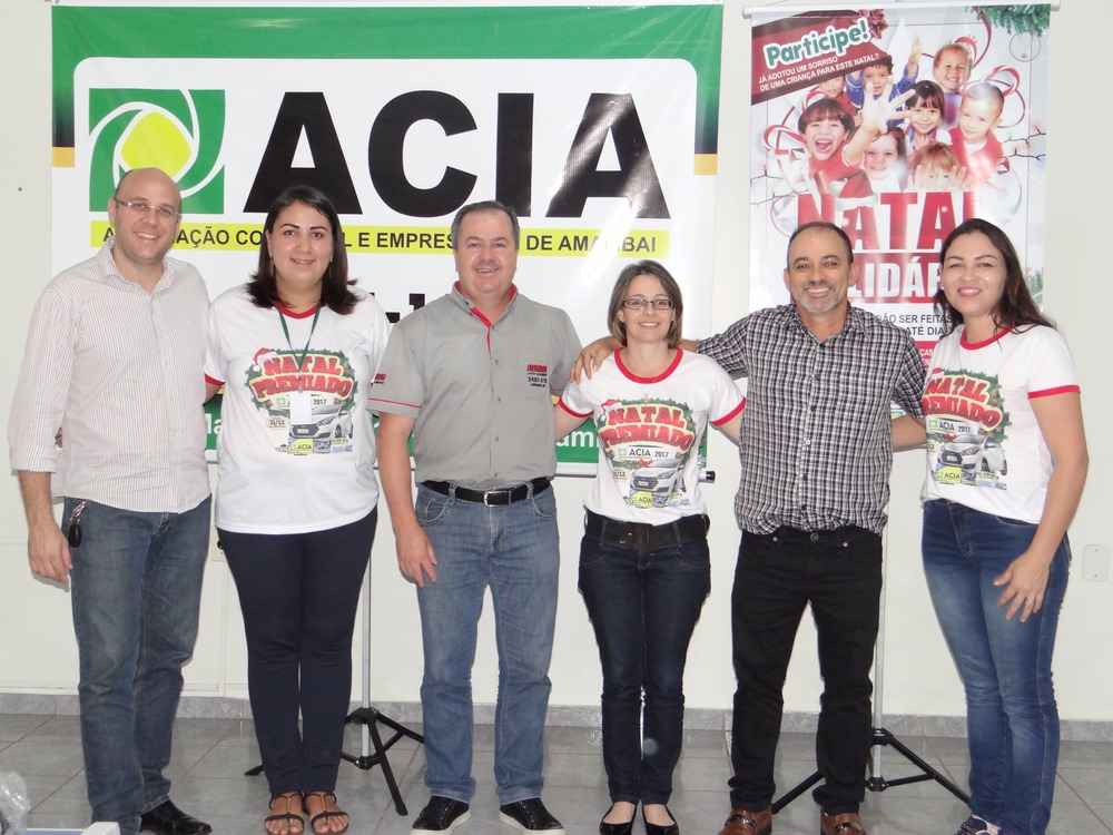 Lançado nessa quinta (9), Natal Solidário beneficiará 500 crianças em Amambai Membros da diretoria e as colaboradoras da Acia / Foto: Moreira Produções