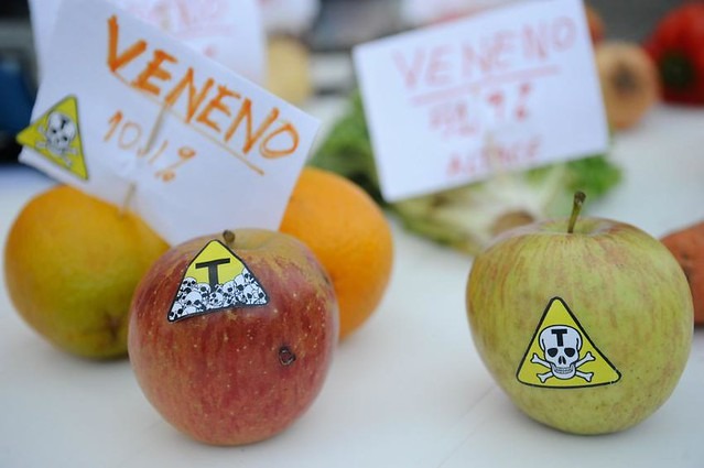 44% dos princípios ativos liberados no Brasil são proibidos na Europa Dos 353 princípios ativos de pesticidas autorizados no Brasil, 155 ou 44% são proibidos na União Europeia / (Foto: Fernando Frazão/Agência Brasil)