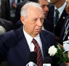 Alencar melhora, mas permanece internado na UTI do Sirio-Libanês
