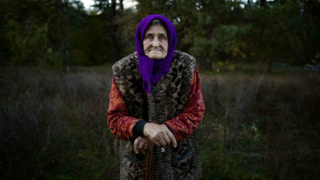 A comunidade de idosas que vive em uma área de exclusão em Chernobyl Cerca de 1.200 pessoas retornaram para Chernobyl