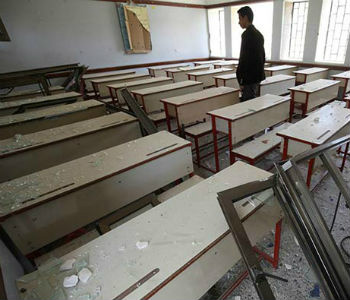 Conflitos deixam 13 milhões de crianças fora da escola Escolas foram danificadas em ataques. Foto: Unicef/NYHQ2015-1130/Mahmoud