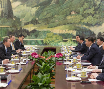 Ban Ki-moon (esquerda) em reunião com líderes chineses. Foto: ONU//Eskinder Debebe