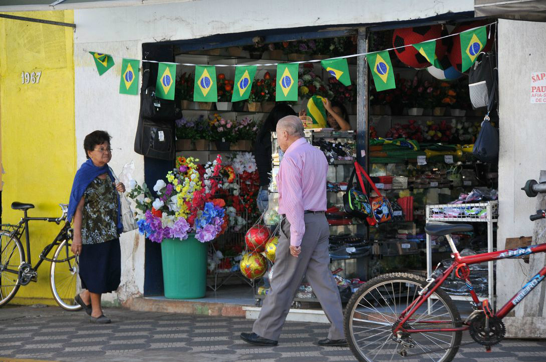 A uma semana da Copa, verde e amarelo começam a tomar conta de MS