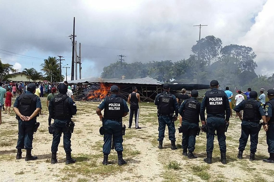 Moradores de cidade de fronteira com a Venezuela se revoltam expulsam imigrantes