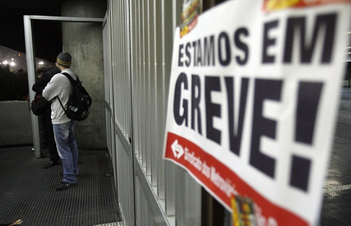 Efeitos da greve são piores para comércio exterior e alunos Efeitos da greve são piores para comércio exterior e alunos