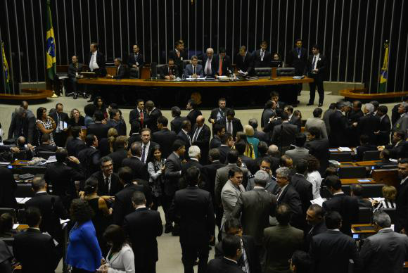Deputados aprovam aumento da Contribuição sobre o Lucro Líquido Deputados aprovam aumento da Contribuição sobre o Lucro Líquido