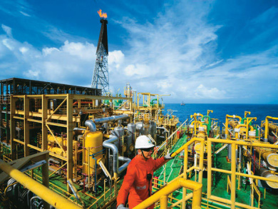 Petrobras encontra helicóptero que desapareceu na Bacia de Campos Plataforma da Petrobras na Bacia de Campos
