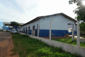 Brito quer que a proteção de tela seja substituída por muro / Foto: Moreira Produções