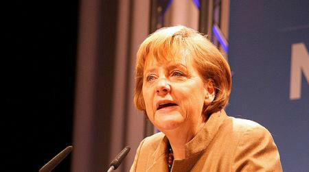 Angela Merkel defende regulação europeia contra espionagem