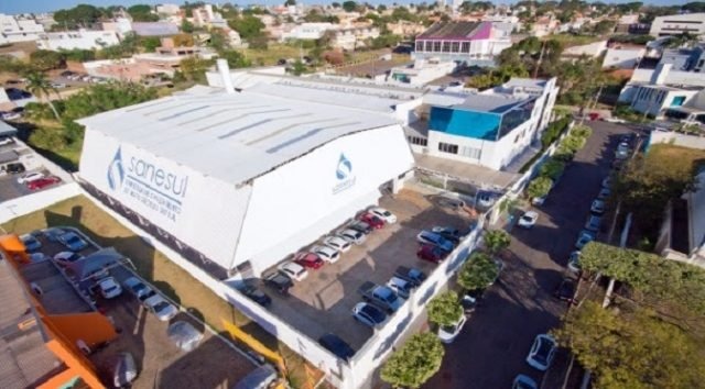 Revoltados com ‘reajuste zero’, servidores da Sanesul ameaçam paralisação Sede da Sanesul em Campo Grande (Foto: Arquivo)
