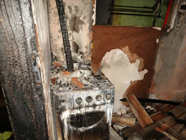 Cinco cômodos da casa foram atingidos pelas chamas / Foto: Moreira Produções