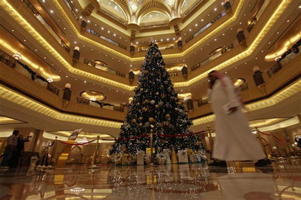 Árvore de Natal é avaliada em mais de US$ 11 milhões. (Foto: AFP)