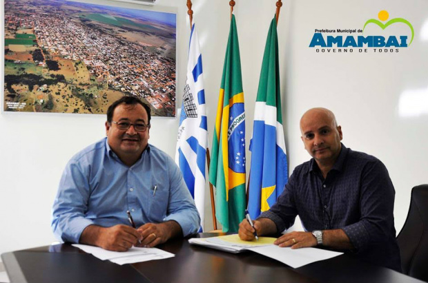 Dr. Bandeira reunido com o secretário municipal de Fazenda, Williams Fernandes, oportunidade que determinou o pagamento dos salários nesta quinta-feira, dia 27 de abril / Foto: Assessoria