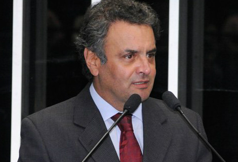 Racha tucano: Aécio deseja que Serra "seja feliz" Racha tucano: Aécio deseja que Serra "seja feliz"