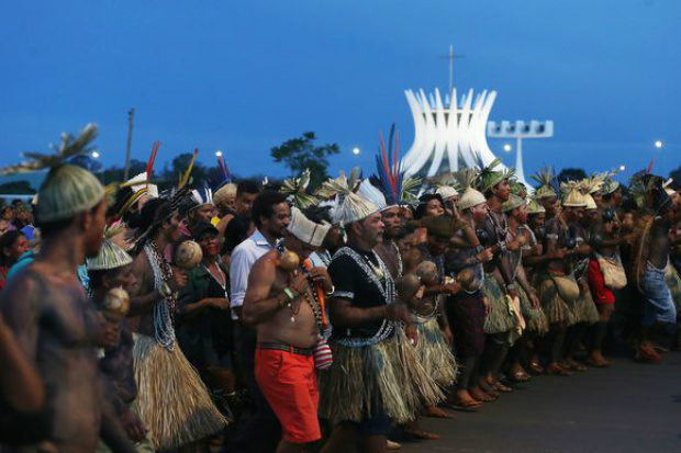 Indígenas promovem novo ato na Esplanada e entregam documento a autoridades Foto: Divulgação