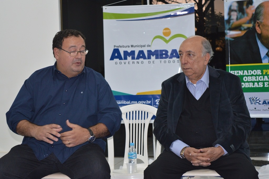 Senador Pedro Chaves visitou Amambai na sexta-feira (4) E/D-Prefeito de Amambai, Dr. Bandeira e o senador, Pedro ChavesFoto: Moreira Produções