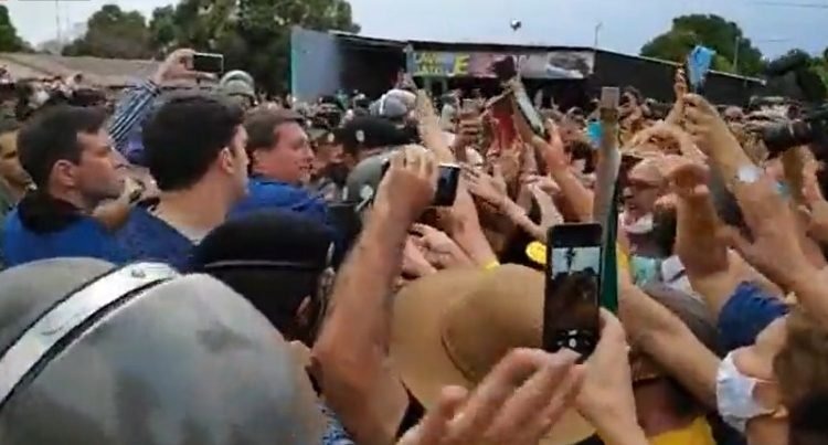 Bolsonaro cumprimentou moradores de Nioaque. Foto: Reprodução/ O Pantaneiro.