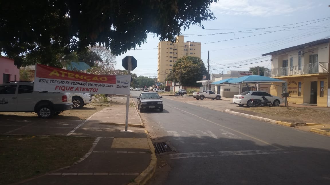 Detrat de Amambai transforma rua em frente ao Divina Providência em mão única Início do trecho da rua Duque de Caxias que transformado em mão única / Foto: Divulgação
