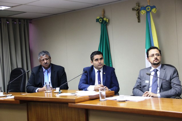 Relatório da Agraer mostra situação dos municípios na regularização fundiária A reunião da Frente aconteceu na quinta-feira(09), no Plenarinho Deputado Nelito Câmara / Foto: Inácio Benites