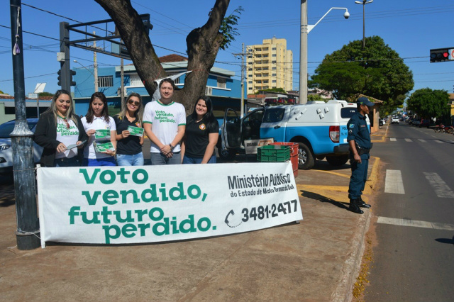 A campanha teve início em Amambai, na quarta-feira (21) com uma panfletagem no centro da cidade / Foto: Moreira Produções