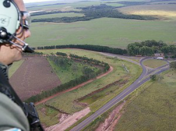 Polícia faz operação nas fronteiras para coibir crimes na Copa do Mundo Helicóptero patrulha fronteira de MS em operaçãode segurança para a Copa do Mundo(Foto: Joelma Belchior - Assecom/Sejusp)