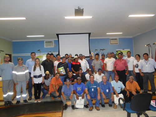 Equipe que participou do curso de poda responsável oferecido pela Enersul e Prefeitura de Amambai.