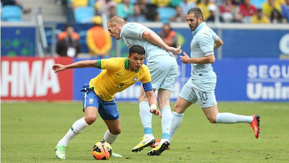 Brasil e França cultivam rivalidade de 85 anos e quatro Copas do Mundo Às vésperas da Copa das Confederações de 2013, o Brasil recebeu a França na Arena do Grêmio, em Porto Alegre e venceu por 3x0
